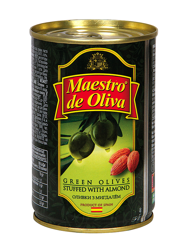 Groene olijven gevuld met amandelpasta