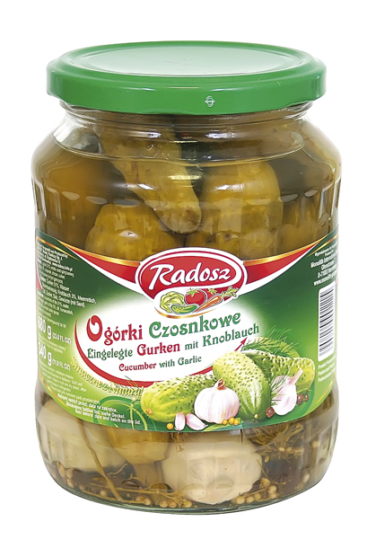 Ingelegde komkommers met knoflook "Ogorki czosnkowe"