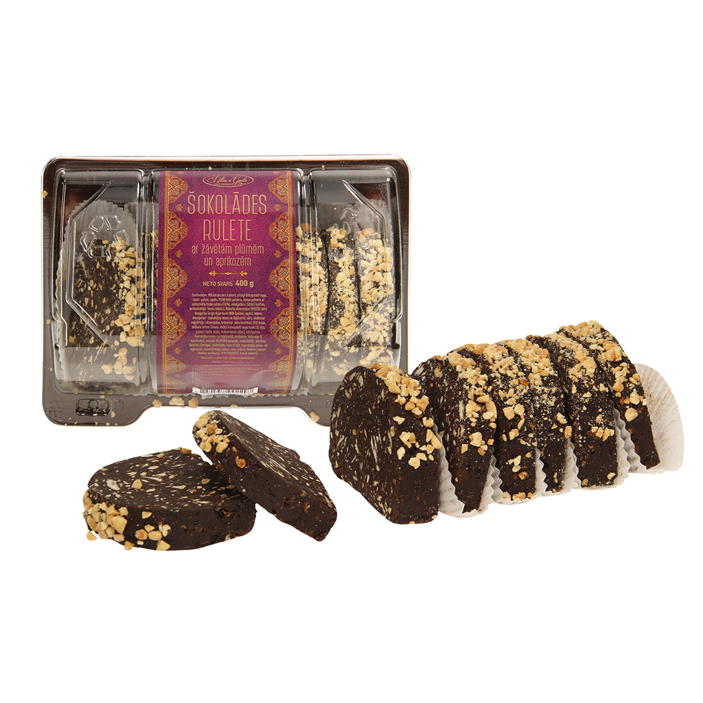 Рулет с какао-кремом и кусочками печенья, сливы и абрикоса,