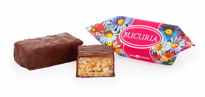 "Bucuria" Wafelreep in cacao-vetglazuur, met 30% appelmoes en 9% pinda's.
