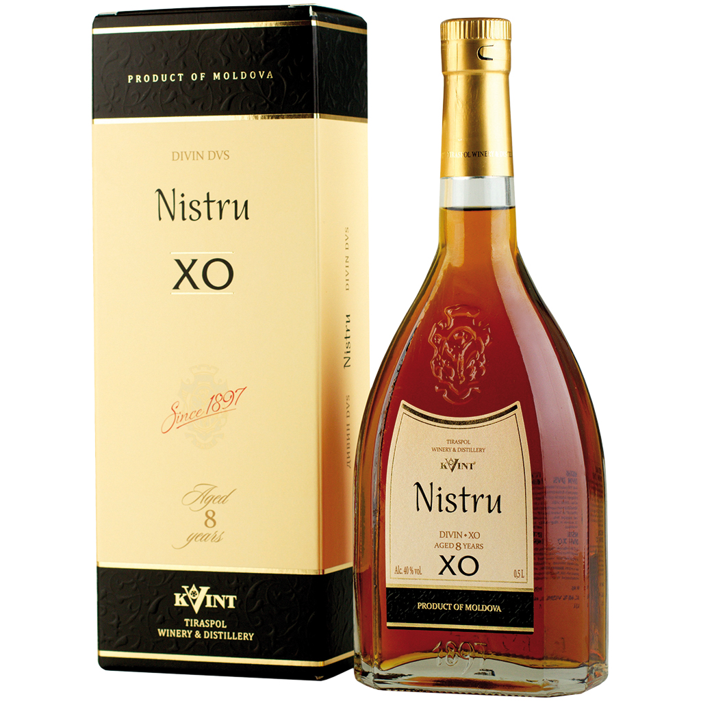 Wijnbrandewijn "Nistru" in geschenkdoos/ 8 jaar, 40% vol.
