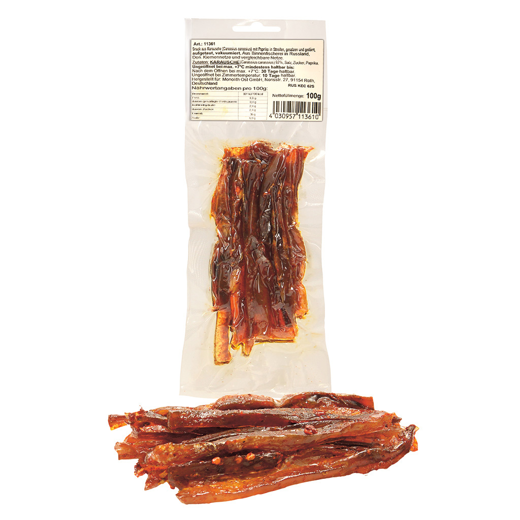 Snack van karausche (Carassius carassius) met paprika in ree