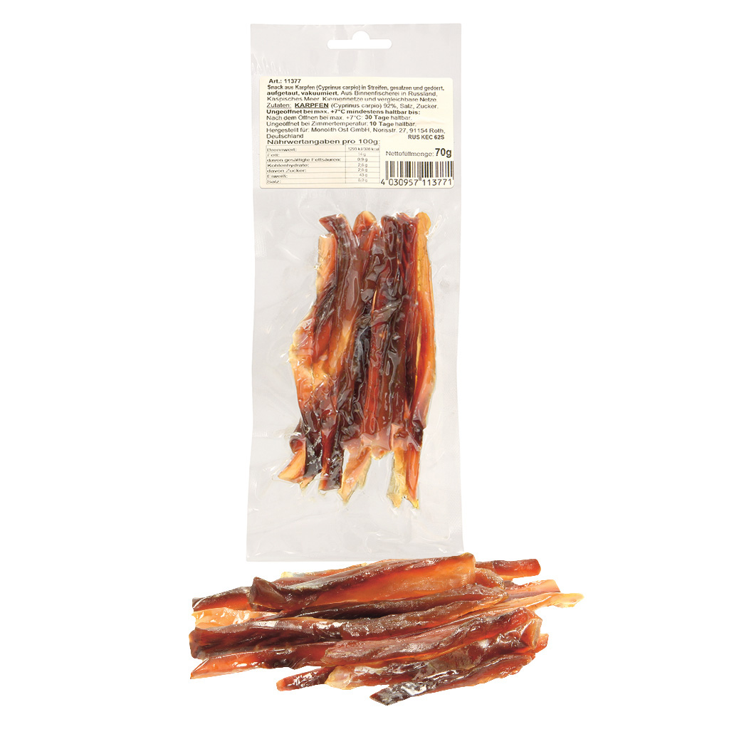 Snacks van karper (Cyprinus carpio) in repen, gezouten en ge