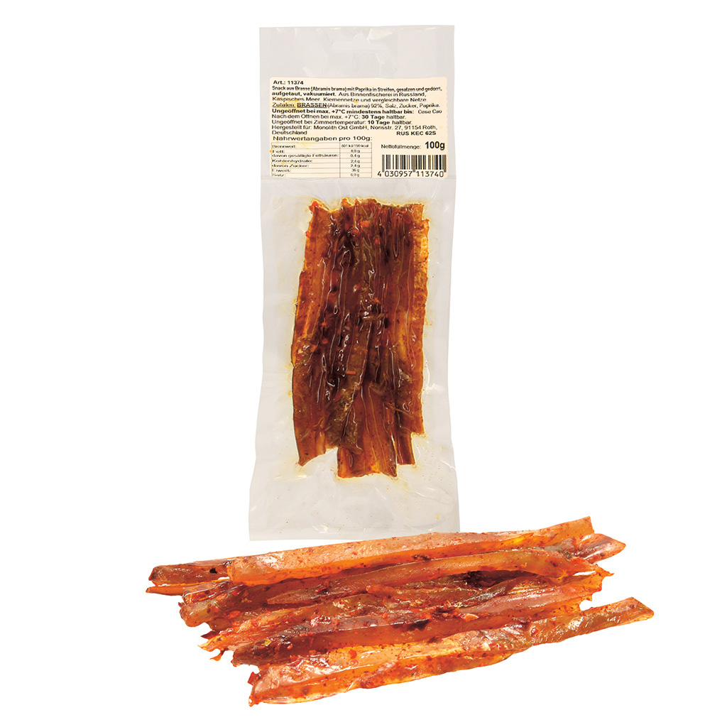 Snack van brasem (Abramis brama) met paprika in reepjes, gez