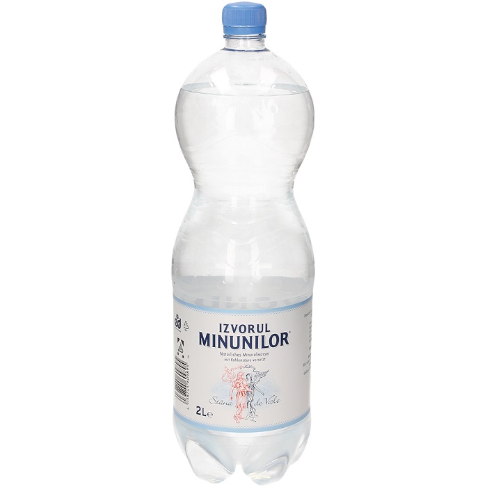 Natuurlijk mineraalwater met koolzuur