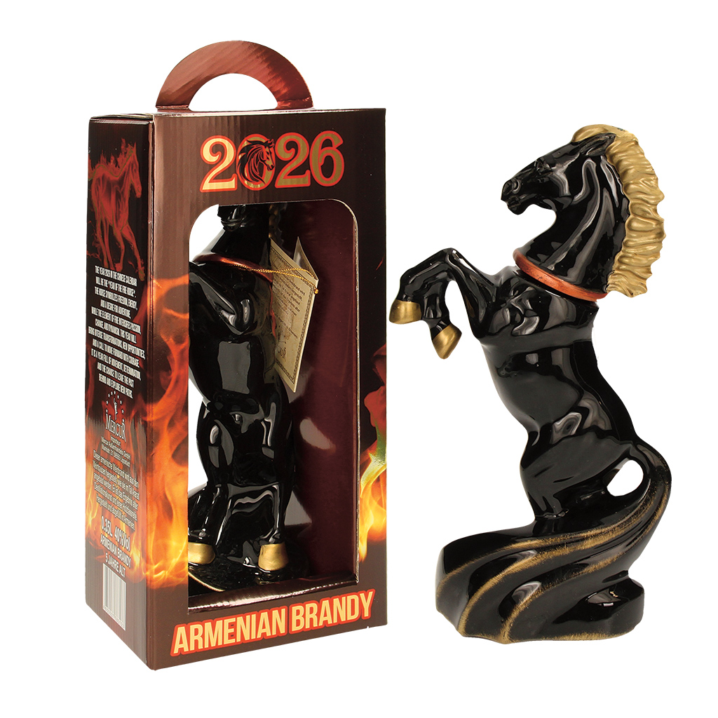Армянский коньяк Конь 2026 керамика в подарочной коробке