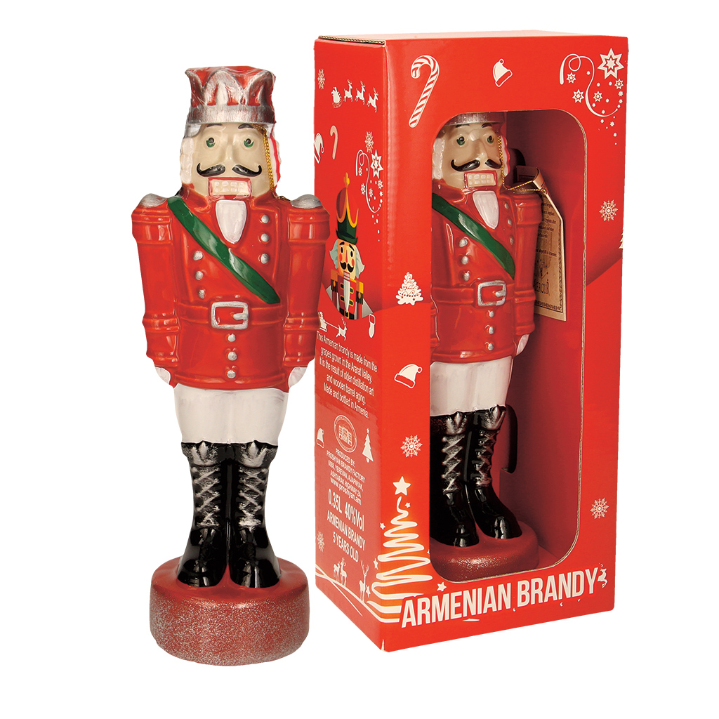 Армянский коньяк щелкунчик керамика в подарочной коробке