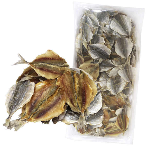Goldband-Selar-filets (Selaroides leptolepis) met huid, gezouten en gedroogd.