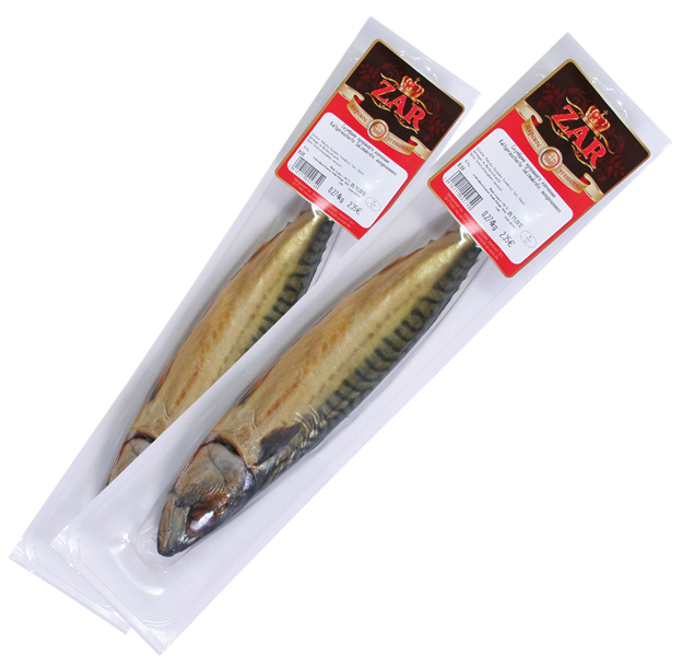 Koudgerookte makreel (Scomber scombrus) met kop, niet schoon