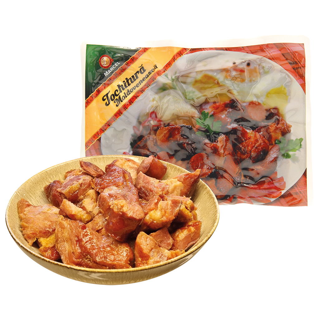 Кусочки копченой свинины с кусочками вареной колбасы горячег