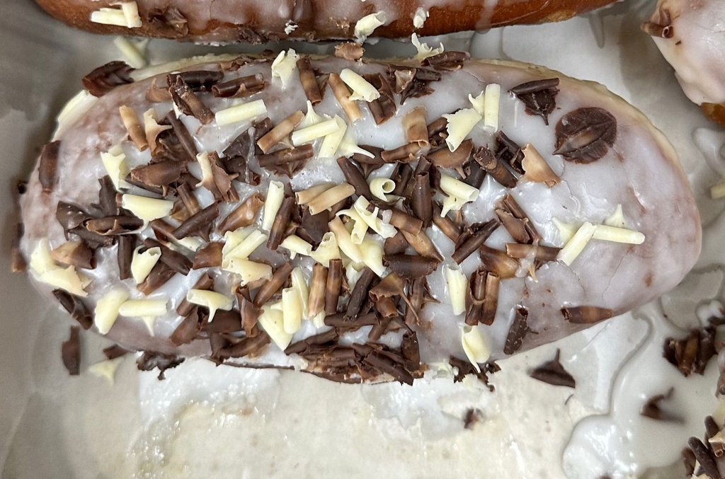 Пончик с фисташковым кремом