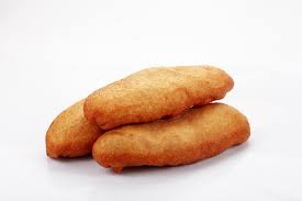 Gevuld broodje “pirozhok” met aardappel