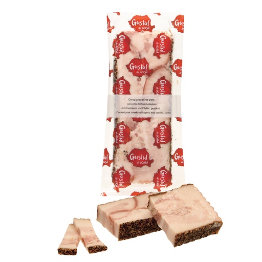 Gemarineerde varkenswangen met knoflook en peper, gezouten