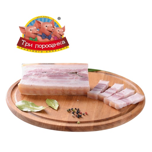 Gekookte varkensbuik "Salowiza s lawruschkoj" gezouten