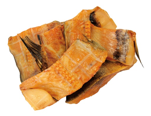 Половины Толстолобика, частично кусочками, холодного копчени