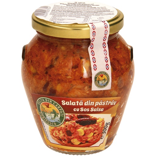 Salade met fijngehakte, gezouten en gerookte forel, met toma