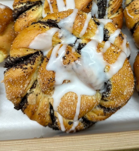 Broodje van gistdeeg met maanzaad