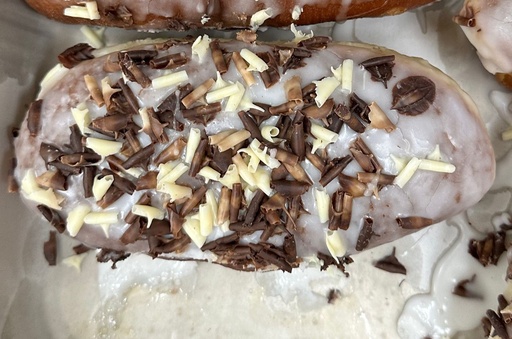 Пончик с фисташковым кремом